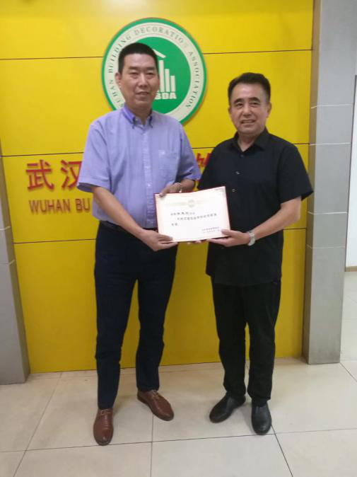 我省首個專家?guī)煺匠闪?，今泰裝飾工程經(jīng)理受(圖2)